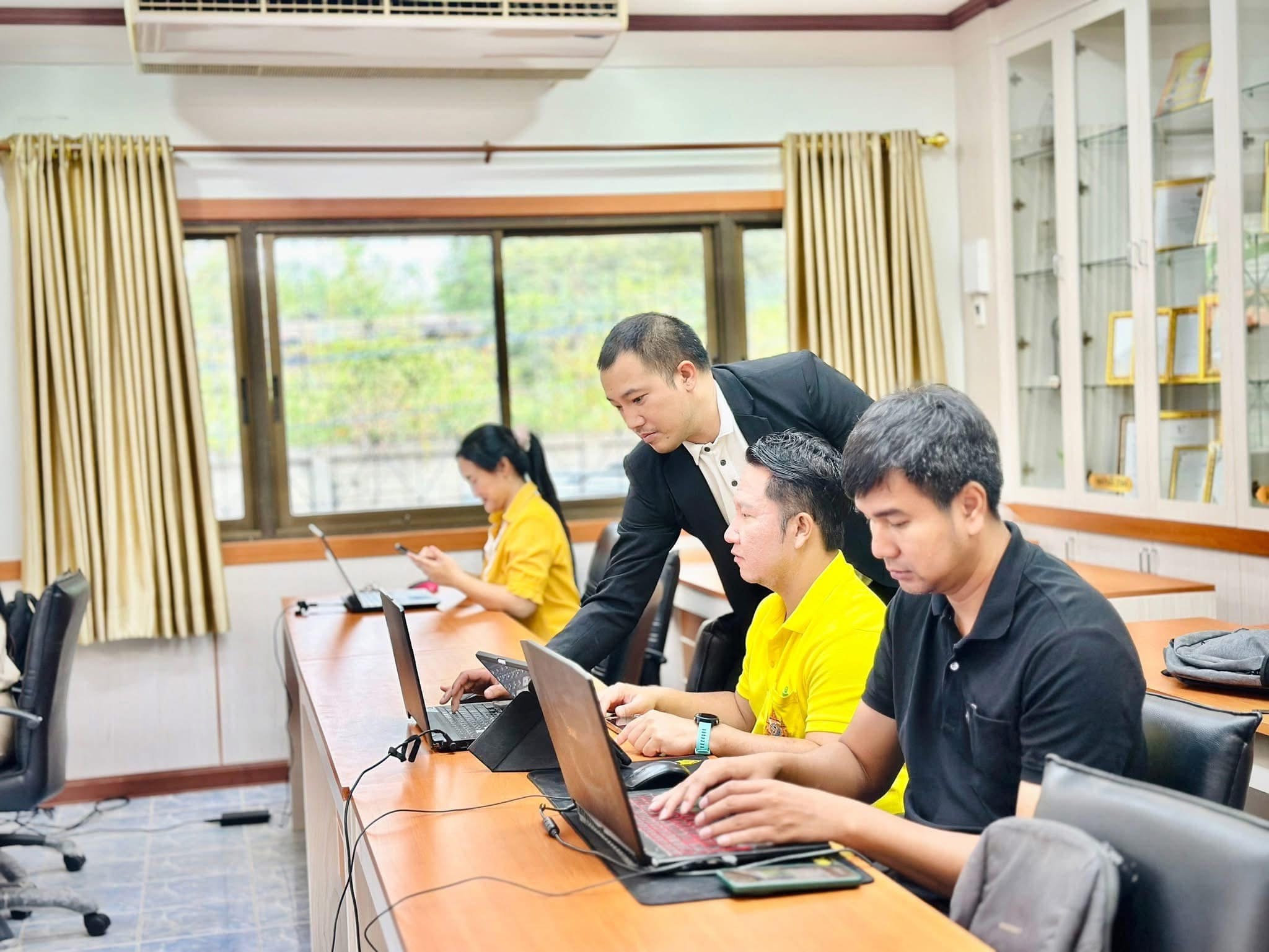 ครูบาสให้คำปรึกษา